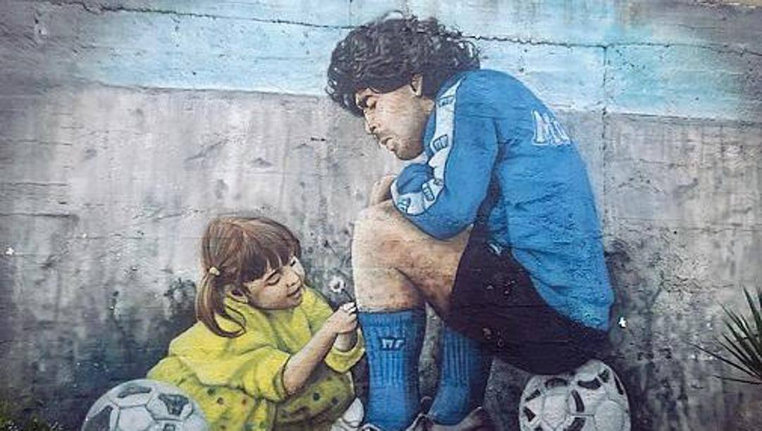 Il murales di Diego con la figlia Dalma a Soccavo. 